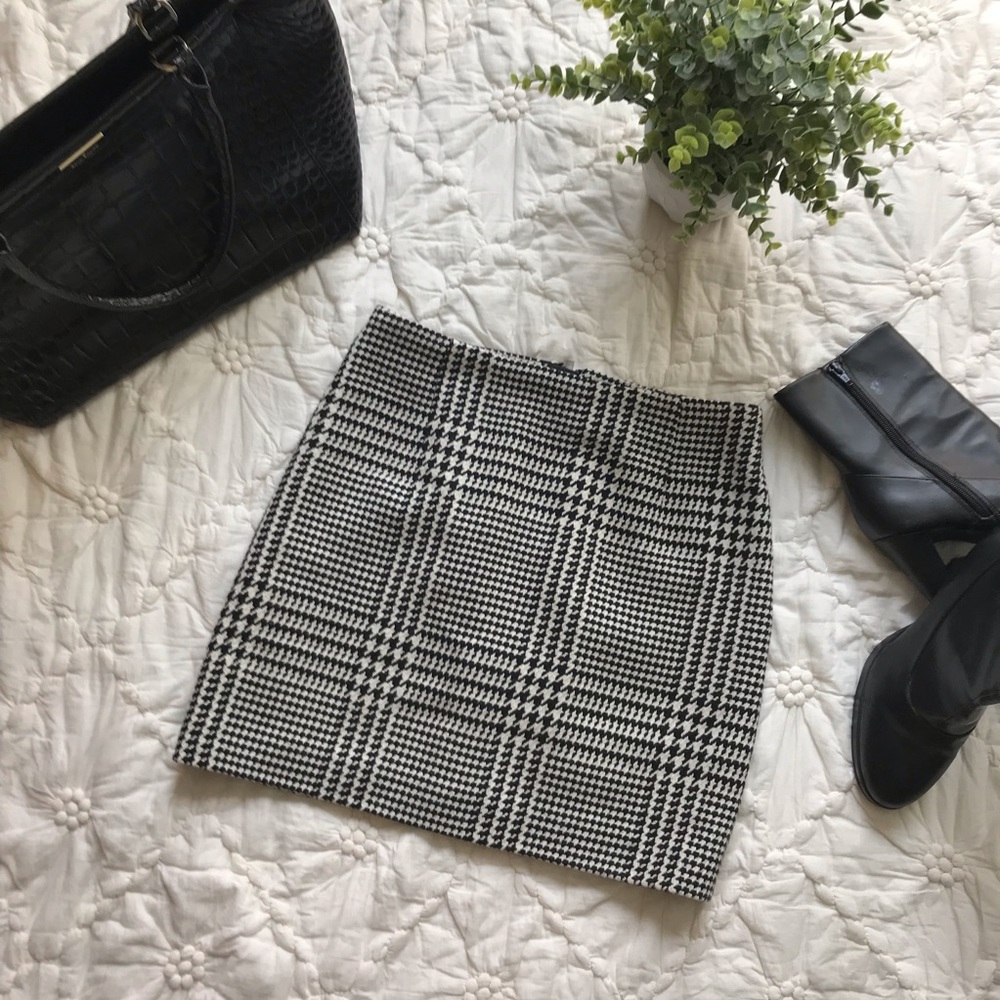 H&M Black and White Houndstooth Miniskirt